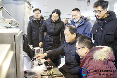 我院與內(nèi)蒙古自治區(qū)水利水電勘測設(shè)計(jì)院合作開展&ldquo;泄水建筑物事故閘門不同底緣型式的水動力特性研究&rdquo;水工模型試驗(yàn)課題研究